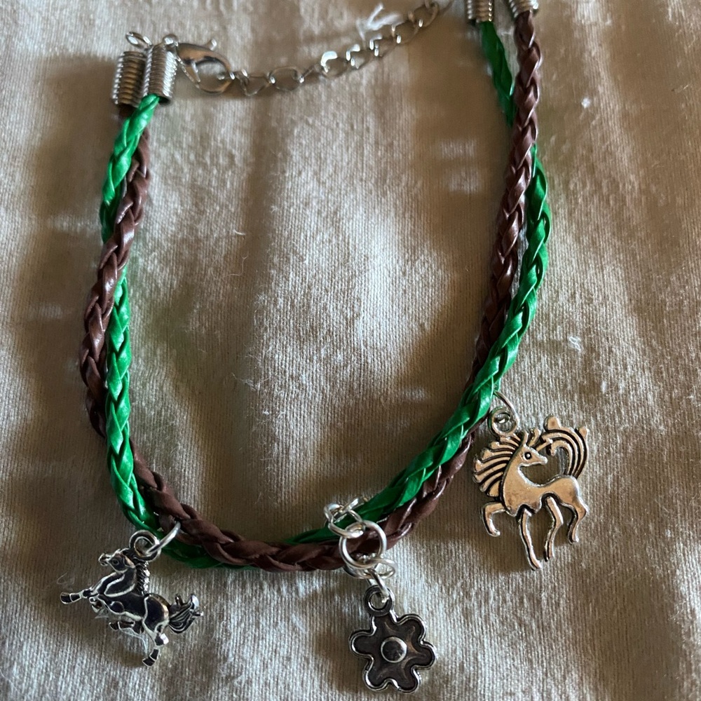 Horse Bracelet with braided bands. Green and brown.